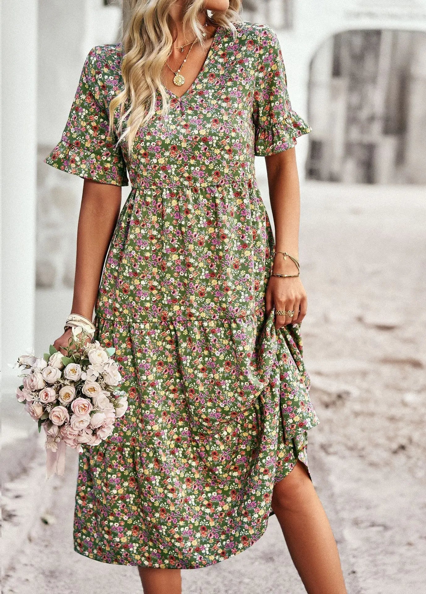 Brianne - Elegante Vestito con Stampa Floreale, Scollo a V e Maniche Corte a Volant