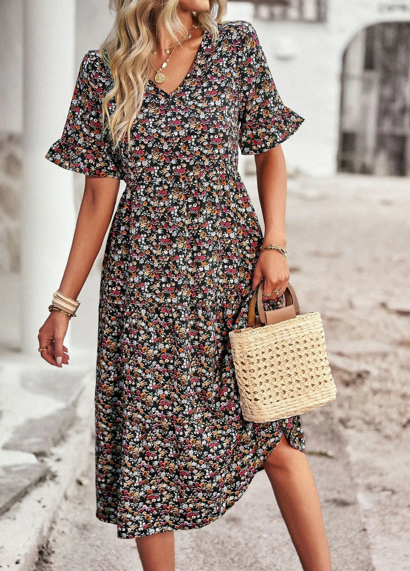 Brianne - Elegante Vestito con Stampa Floreale, Scollo a V e Maniche Corte a Volant