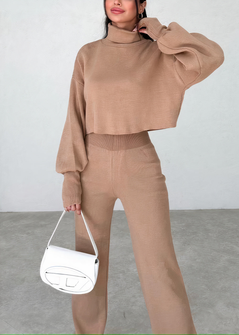 Vallory - Elegante completo con maglione corto a collo alto e pantaloni dritti