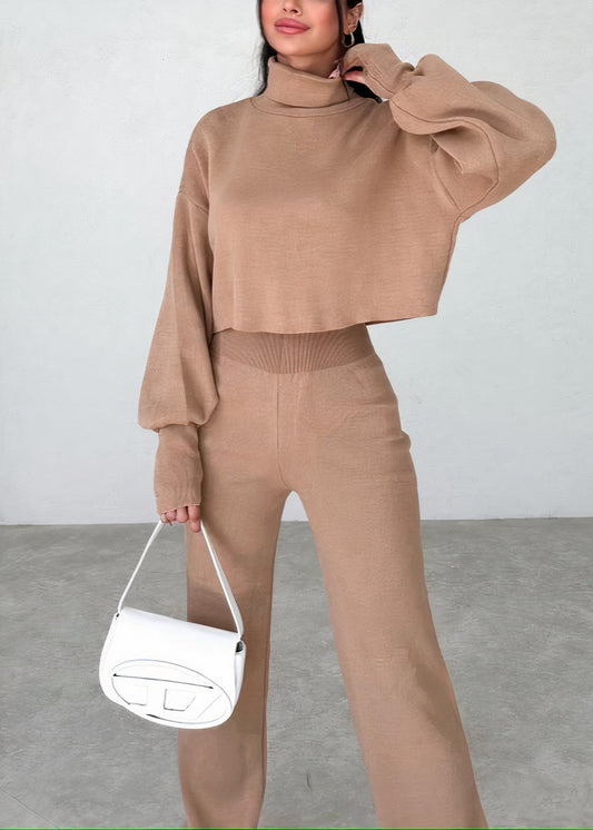 Vallory - Elegante completo con maglione corto a collo alto e pantaloni dritti