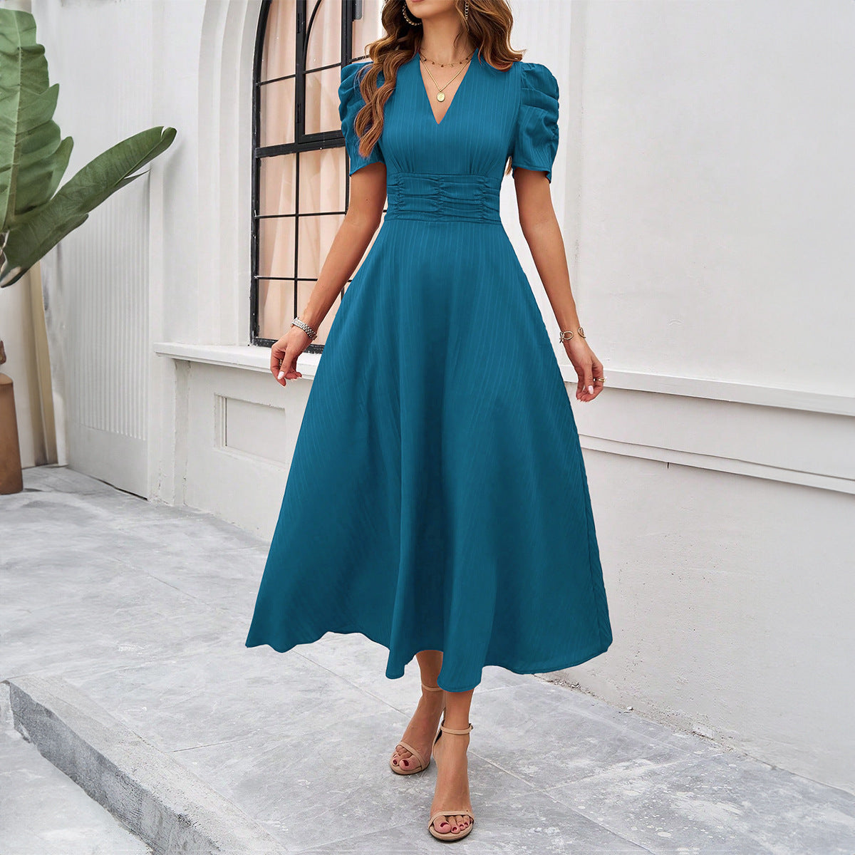 Astrid - Elegante abito con maniche a sbuffo, scollo a V e vita arricciata