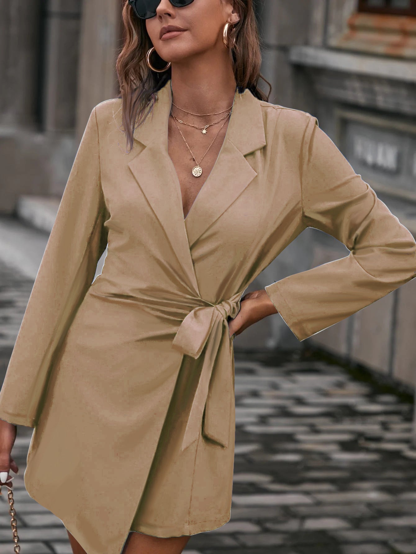 Mabelle - Elegante minidress incrociato a maniche lunghe con cintura
