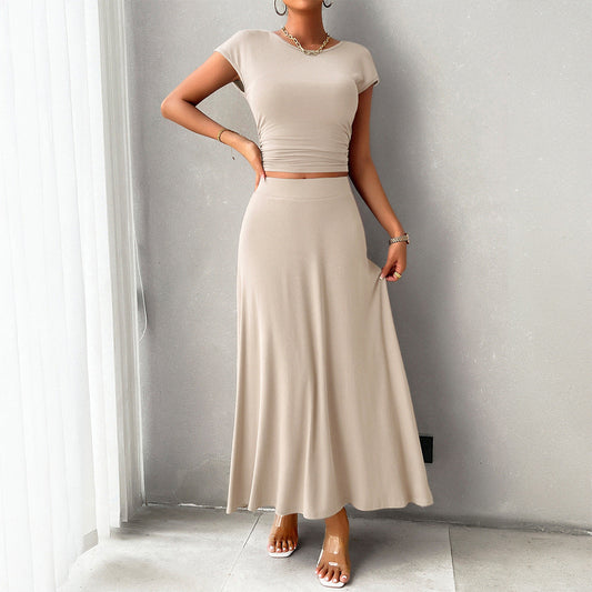 Chiara - Completo elegante con crop top aderente e gonna fluida