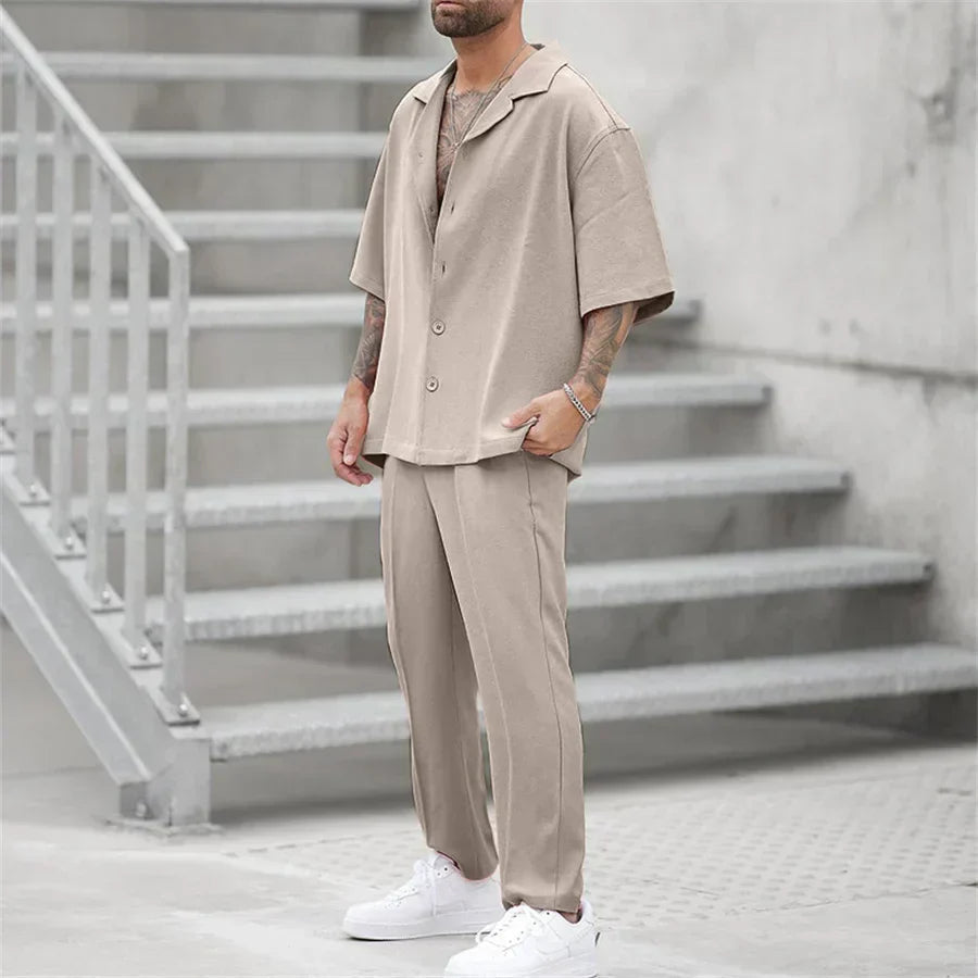 James - Combinazione Relaxed e Elegante di Polo e Pantaloni per Uomo