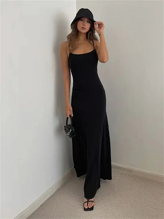 Rosalie - Abito aderente alla silhouette con spalline a spaghetto