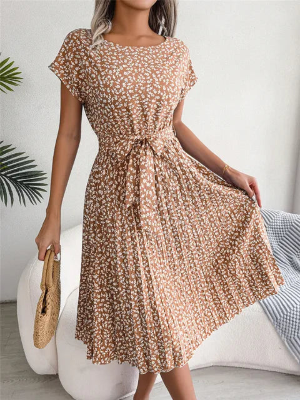 Carmilla - Elegante abito floreale a maniche corte
