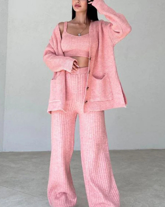 Chloe - Completo chic a tre pezzi con crop top smanicato, cardigan e pantaloni abbinati