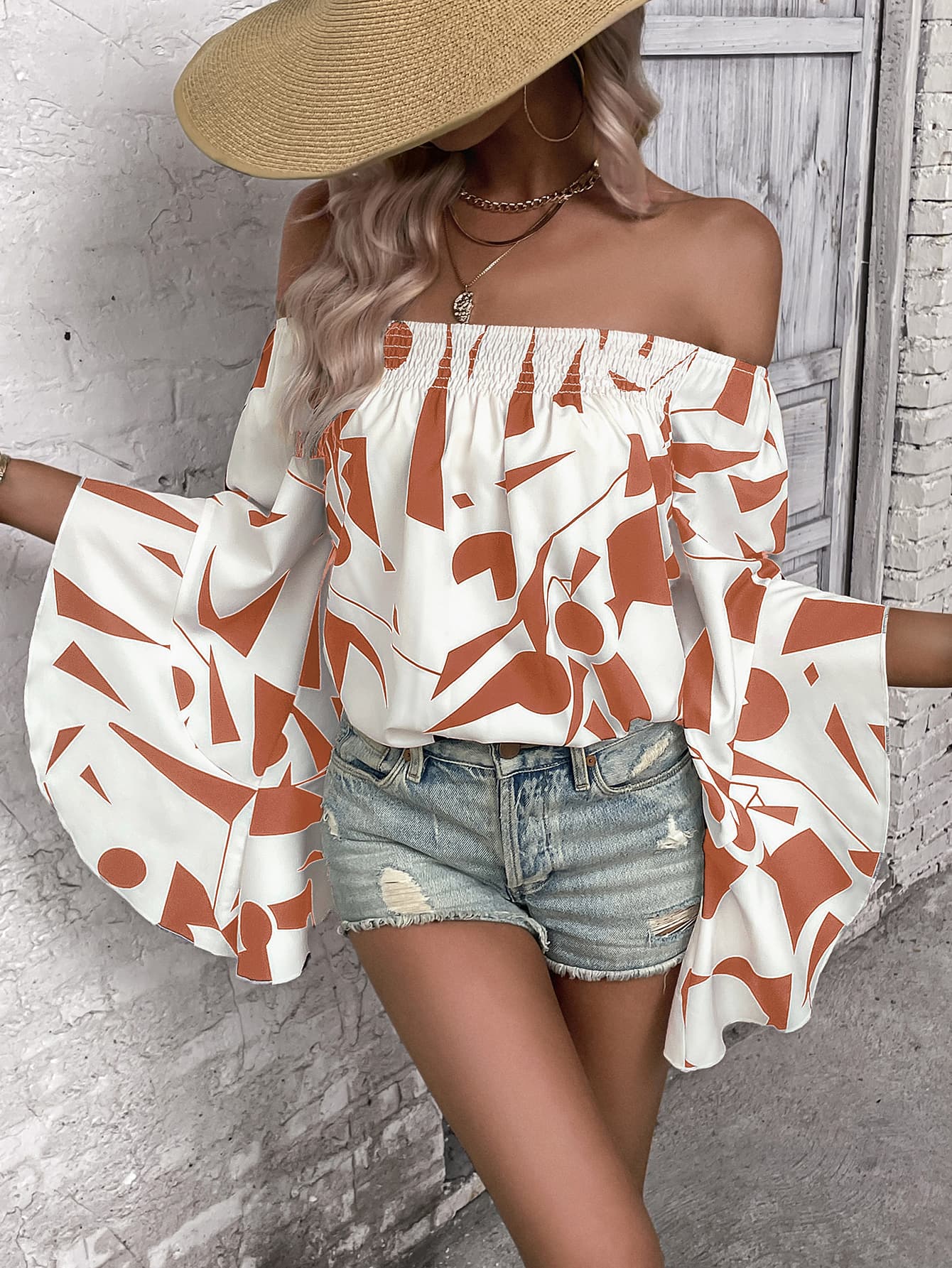 Bianca - Elegante blusa con spalle scoperte e maniche a pipistrello