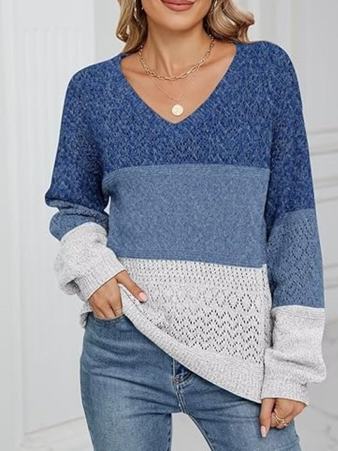 Hannela - Elegante maglione a V con righe traforate