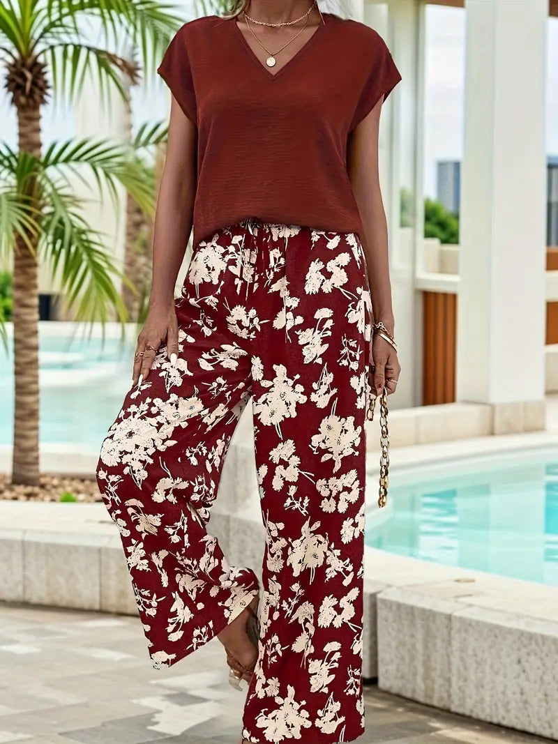 Annabelle - Elegante completo casual con maglietta a V e pantaloni floreali