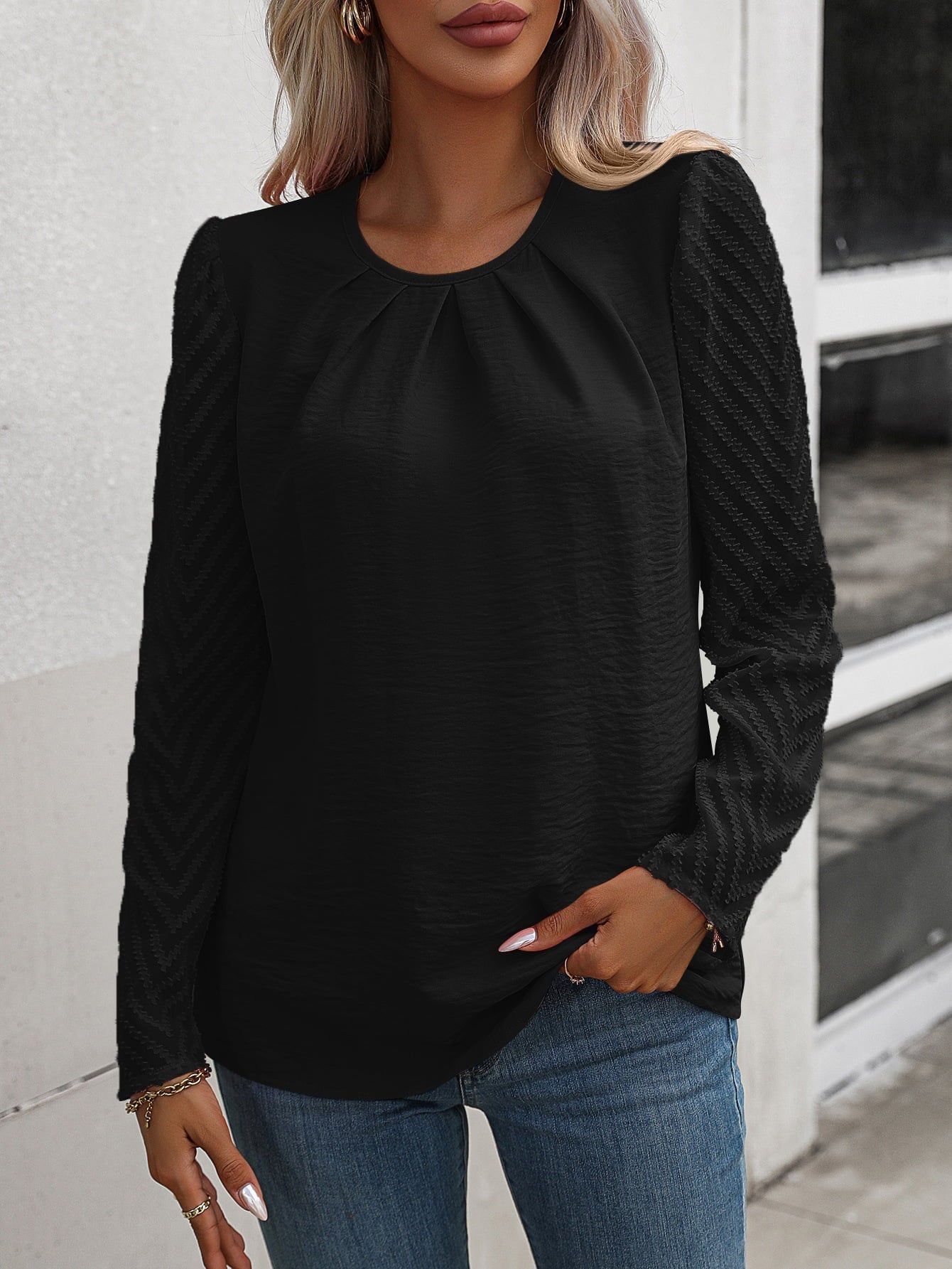 Annalise - Elegante blusa a maniche lunghe svasate con scollo rotondo arricciato