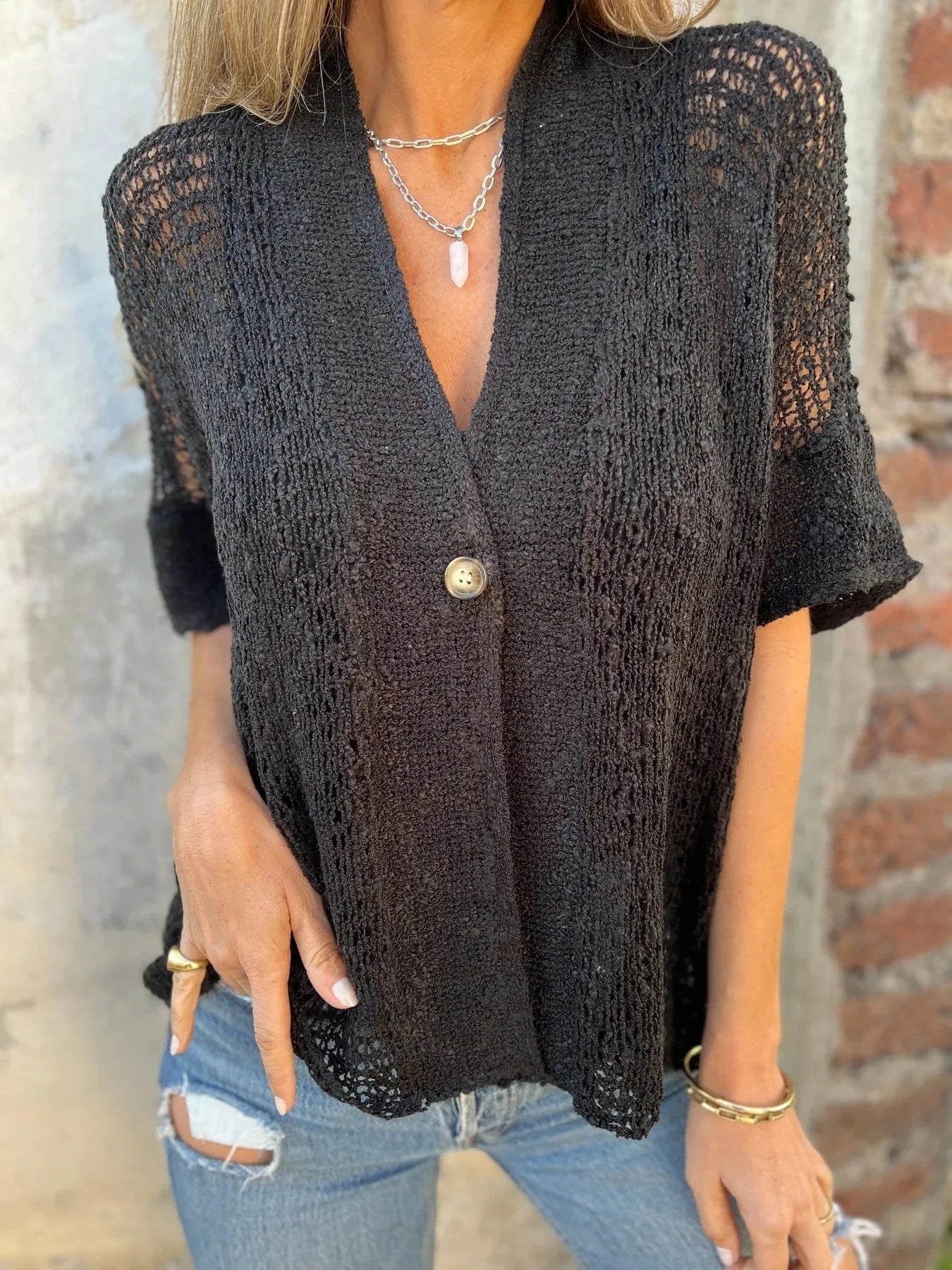 Caitlyn - Top casual a maniche corte con bottone e scollo traforato