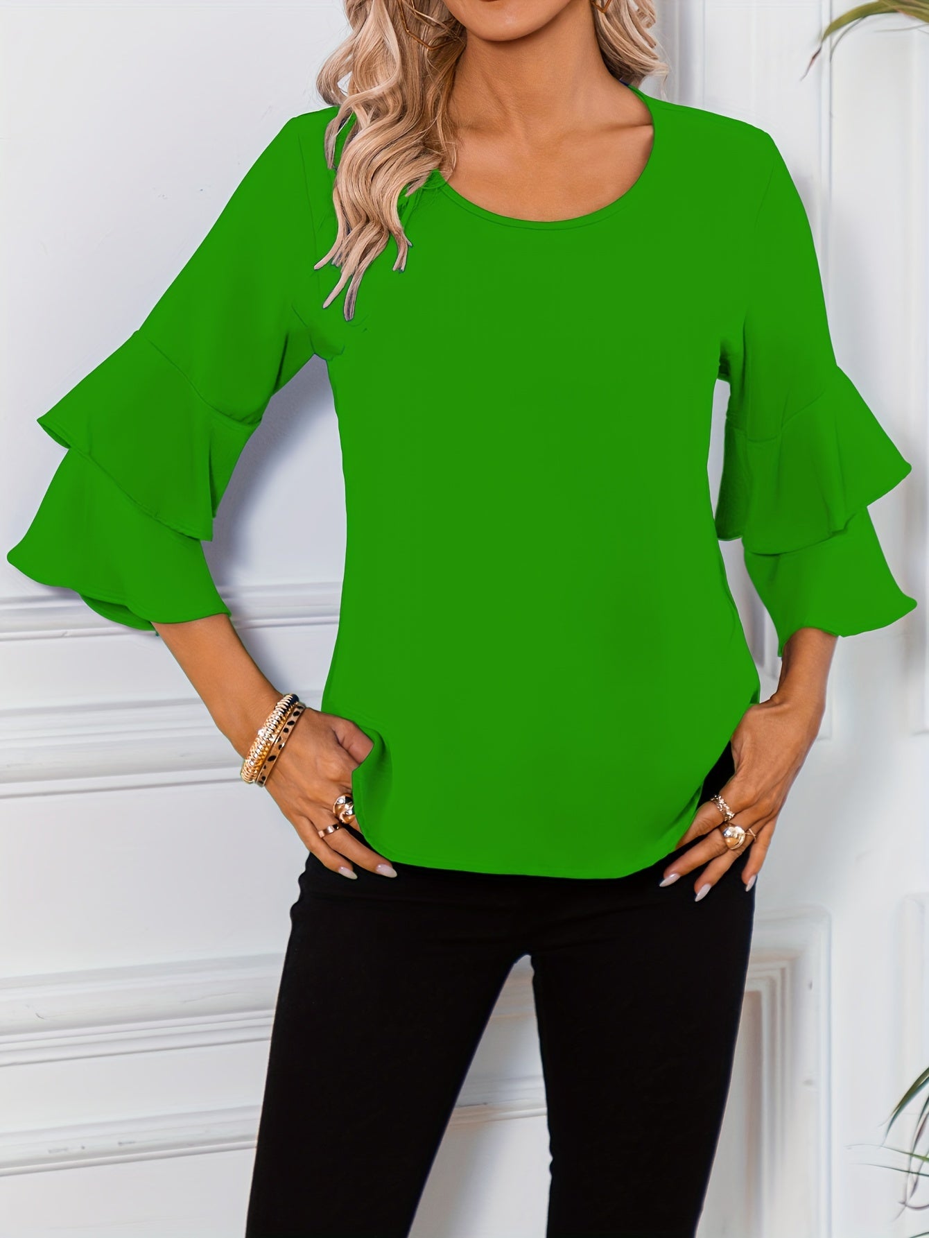 Maristella - Elegante blusa con scollo rotondo e maniche a volant