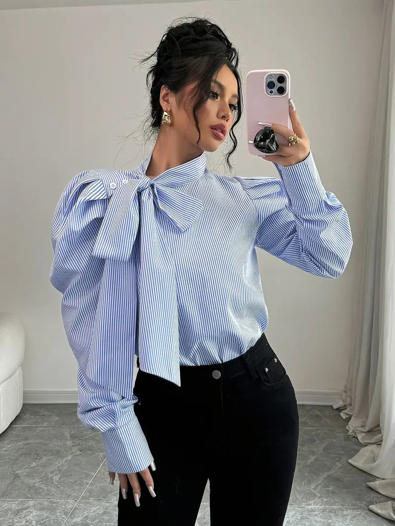Aurelia - Camicia a righe con cravatta al collo e grande fiocco
