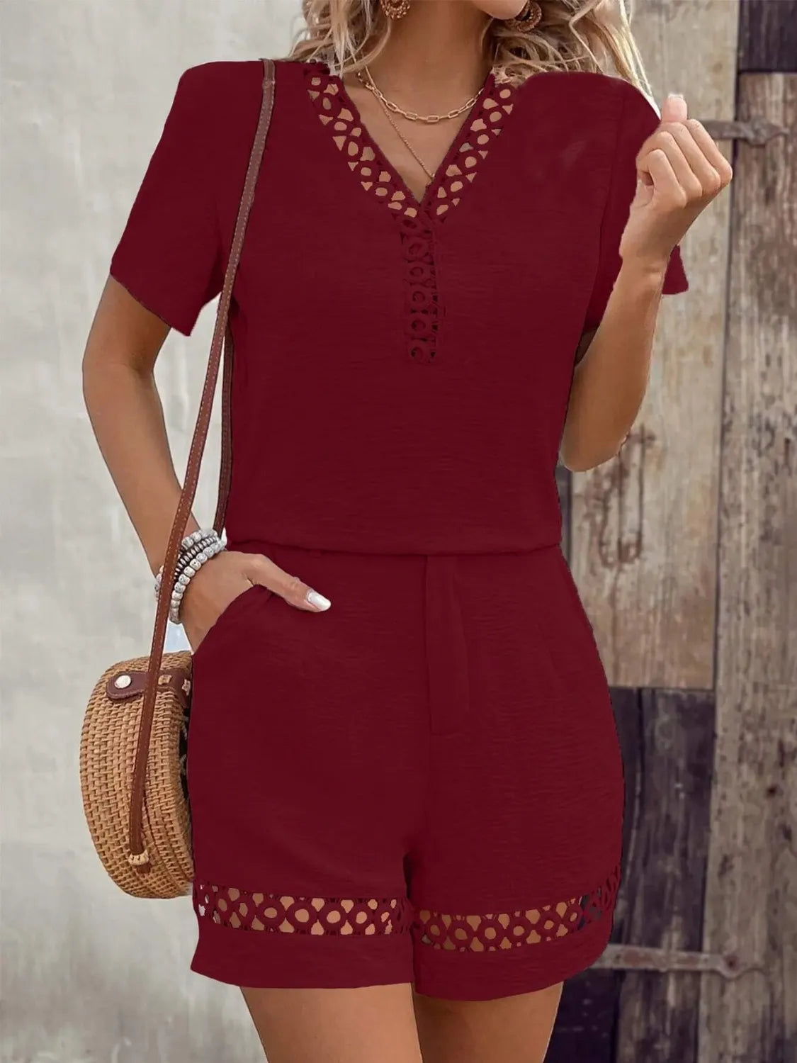 Bernadette - Completo casual ed elegante con top a maniche corte e scollo a V e pantaloncini