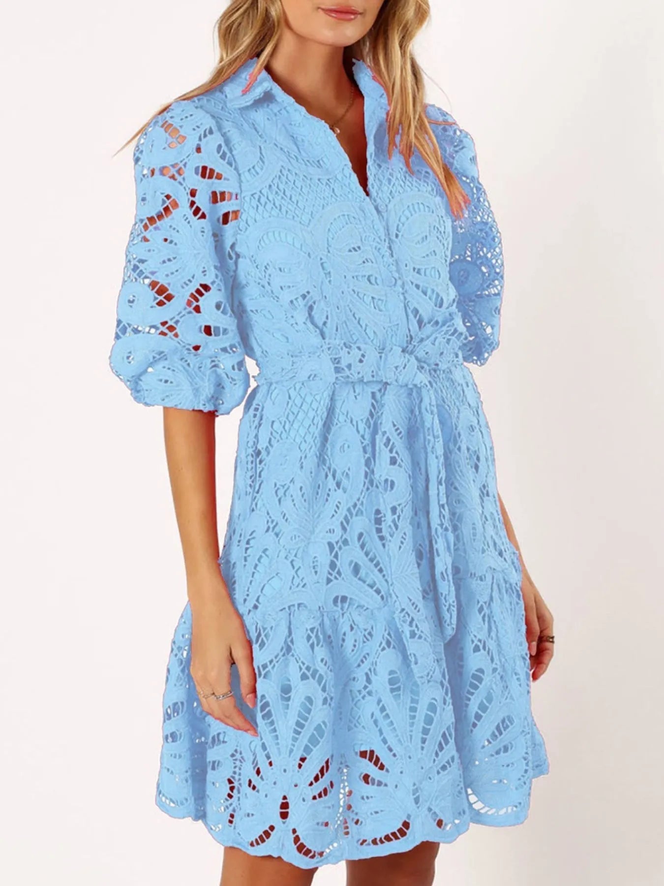 Eileen - Elegante mini abito in pizzo con cintura annodata e manica a metà