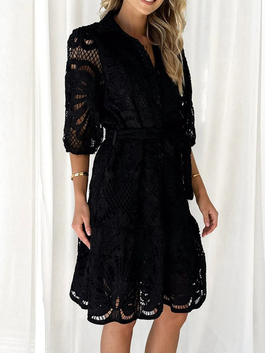 Eileen - Elegante mini abito in pizzo con cintura annodata e manica a metà