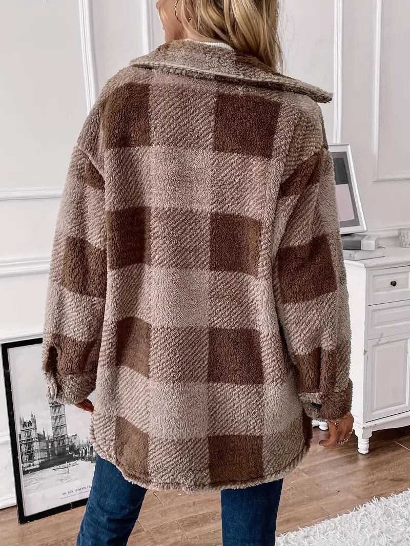 Linda - Cappotto soffice con motivo a quadri e abbottonatura frontale