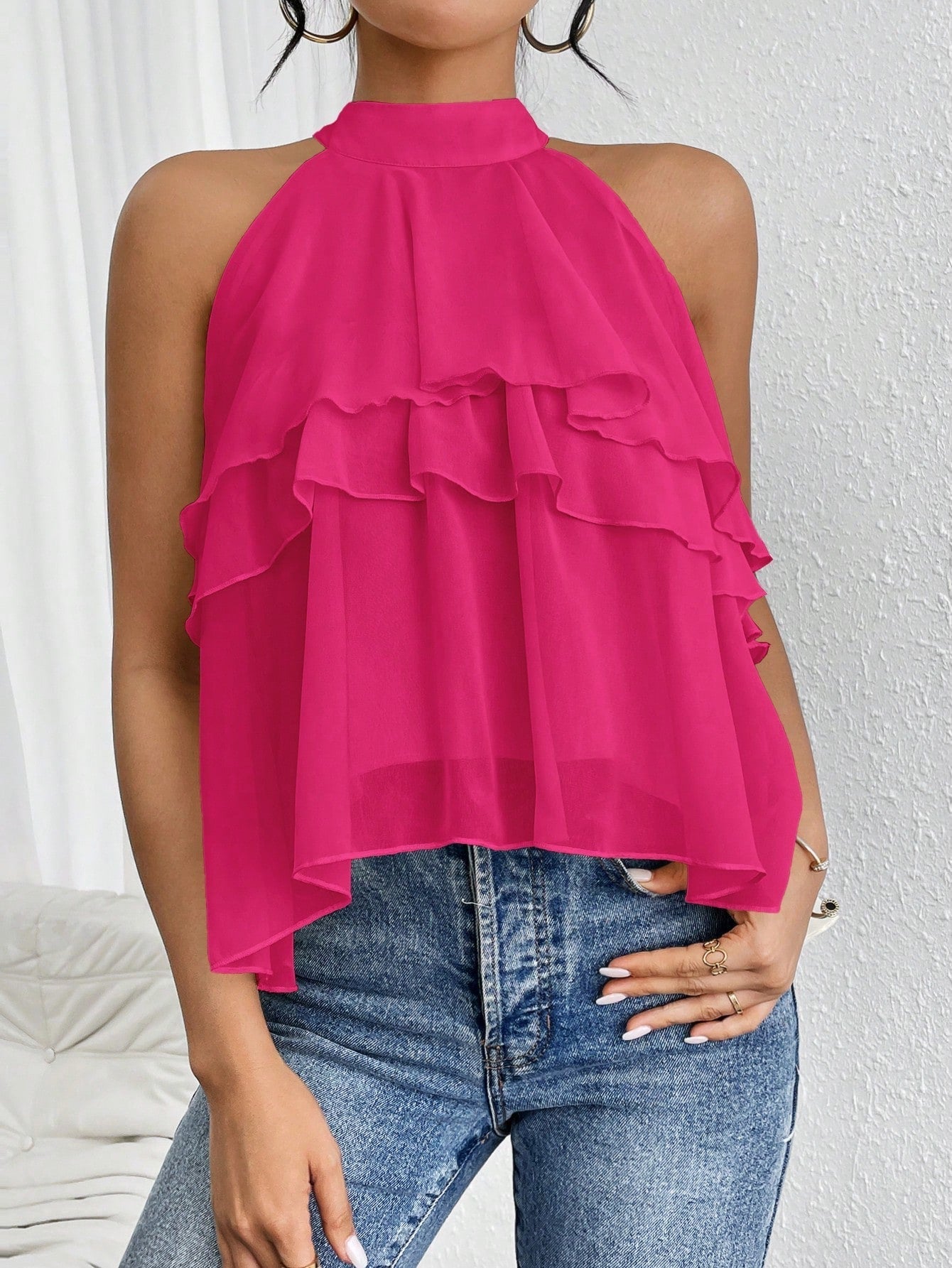 Heliana - Elegante top senza maniche con collo halter e volant a strati