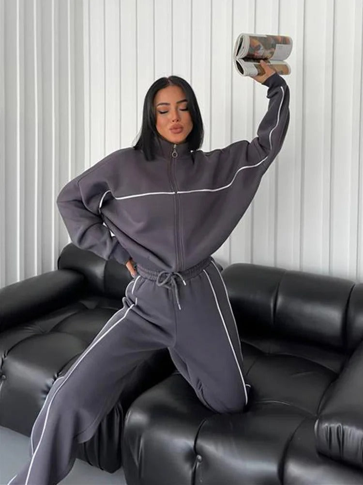Camille - Completo da due pezzi composto da maglione e pantaloni lavorati a maglia per donna