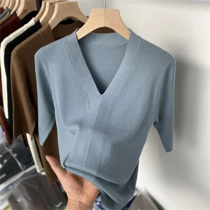 Phoebe - Maglia a maniche corte in maglia con scollo a V e vestibilità attillata
